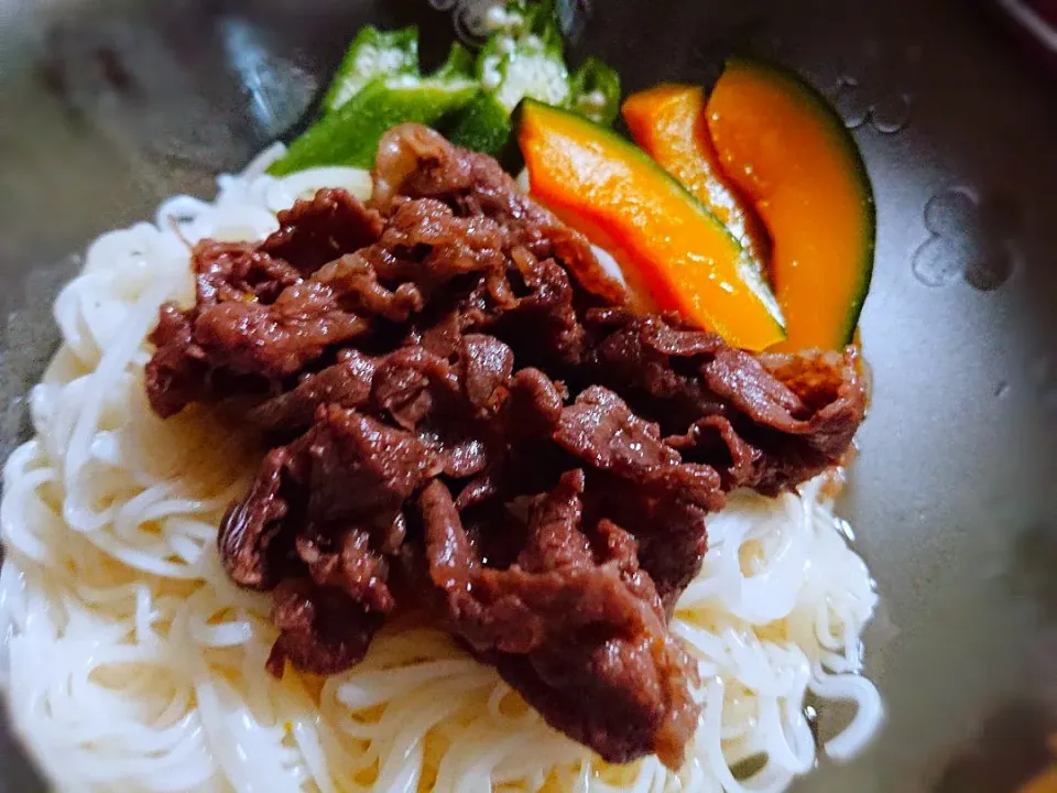 甘辛牛肉と夏野菜出汁浸し素麺|まいまいさん