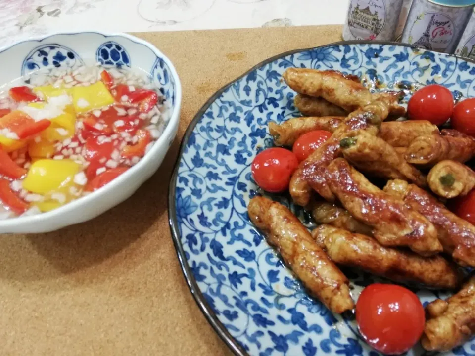 Snapdishの料理写真:令和元年8/13 
しし唐の豚🐽ロース巻き甘味噌炒めとパプリカの酢の物😁|たえさん