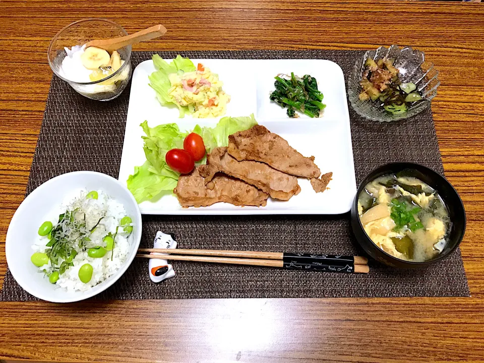 夏休み宿題【お昼ご飯を作る】〜豚生姜焼きランチ・ポテサラ・ツルムラサキお浸し・ナスの塩揉み・きゅうり塩昆布和え・枝豆大葉じゃこご飯etc|華恋さん