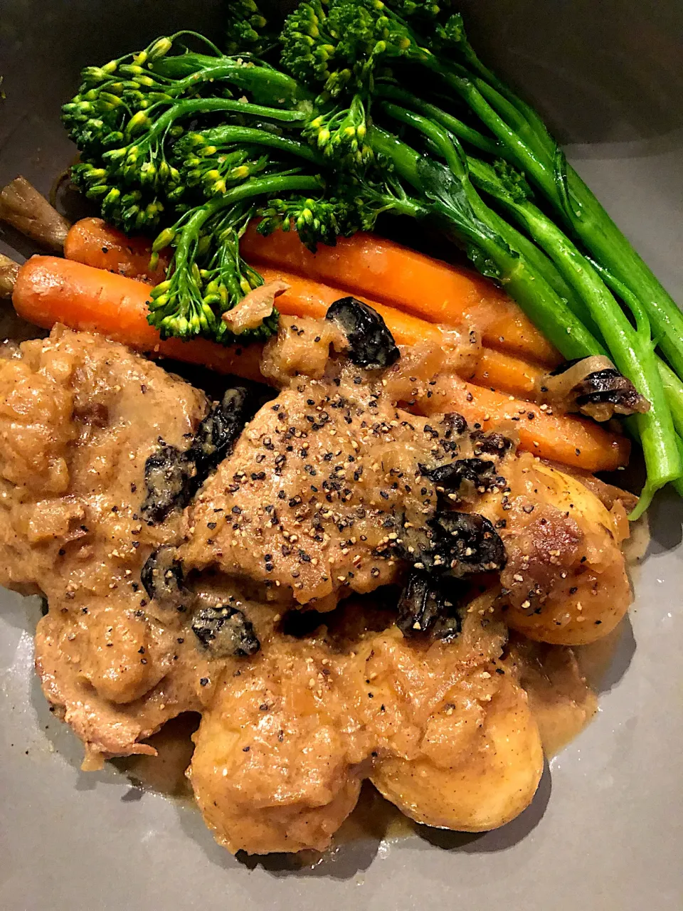 Aunty G's dish Pork loin with Apple and Baby carrots|Aunty Gさん