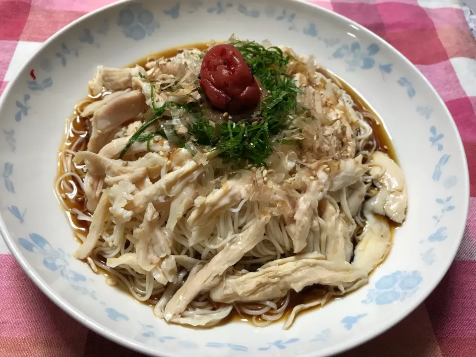 鶏と梅しそぶっかけそうめん|ハルのただ飯さん