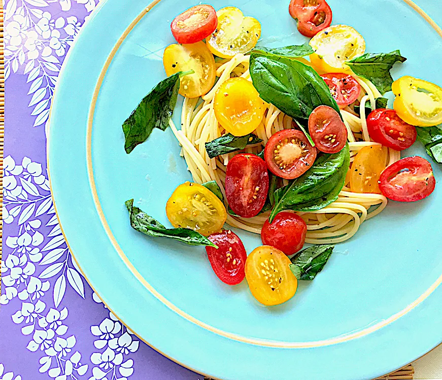 昼ごはん  アッチさんのミニトマトとバジルの冷製パスタ🍅🌿❄️🍝|砂雪さん