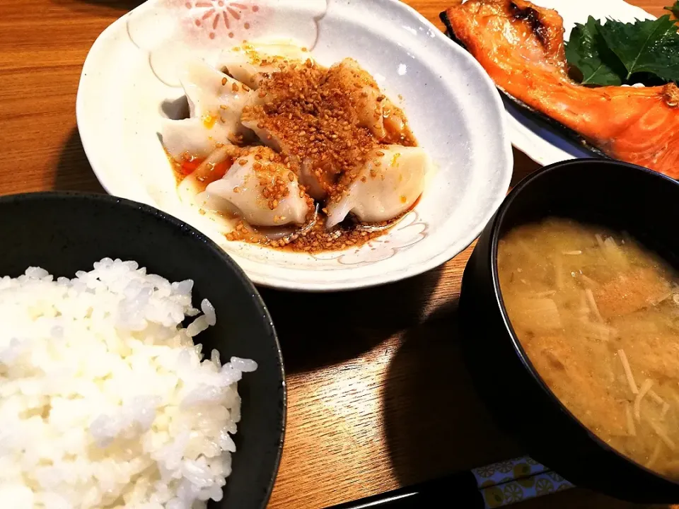 Snapdishの料理写真:鮭とごまたっぷり水餃子定食|pigmegさん