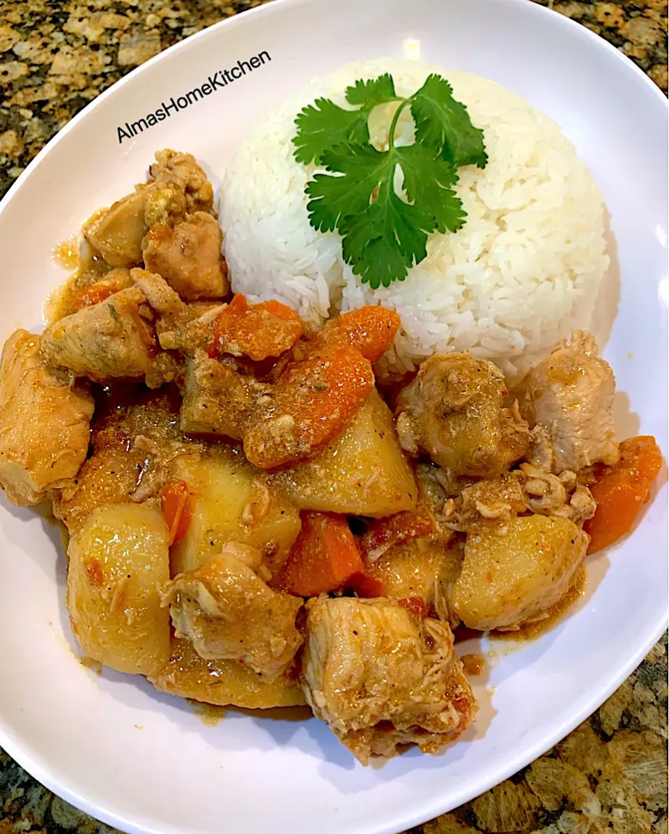 Snapdishの料理写真:Paleo Chicken Stew with organic potatoes, carrots and herbs|Alma's Home Kitchenさん