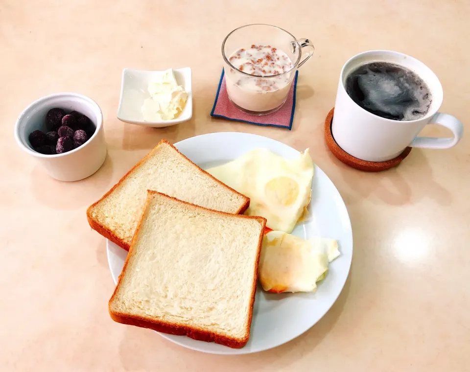 🥯日常の朝ごはん🍞 クリームチーズトーストver.|Rina (˶‾᷄ ⁻̫ ‾᷅˵)さん