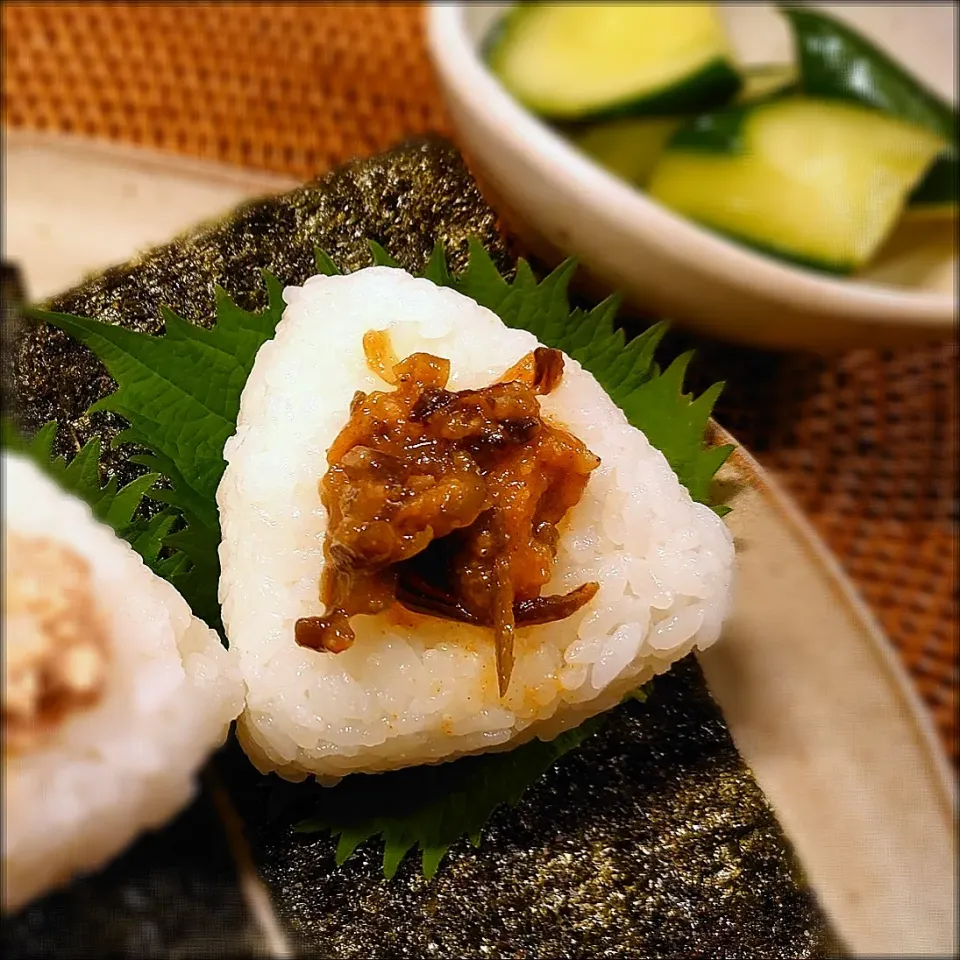 土鍋炊きたてご飯で、甘とろ豚 青唐辛子の肉みそおむすび🍙🐷|yokoさん