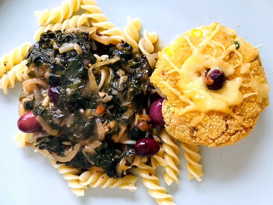 Veggie mash balls with onion spinach stew pasta|Sergio Lacuevaさん