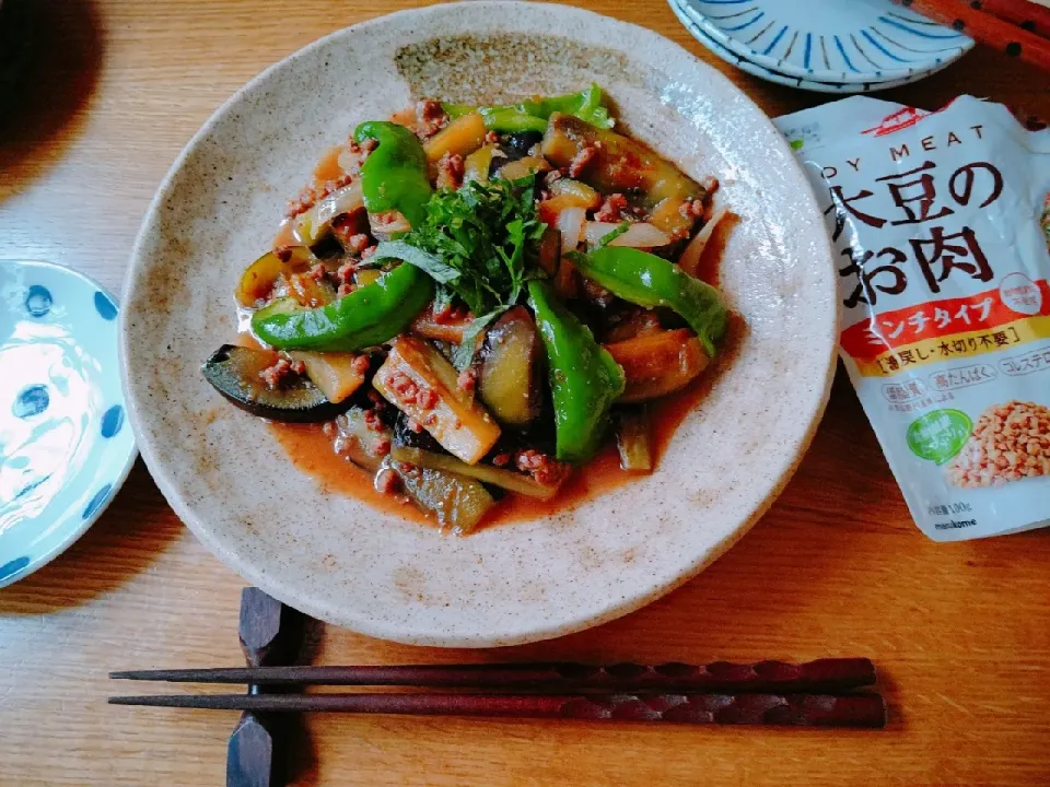 Snapdishの料理写真:大豆のお肉で茄子味噌炒め🍆
#ミンチタイプ|Naomi Furuyaさん