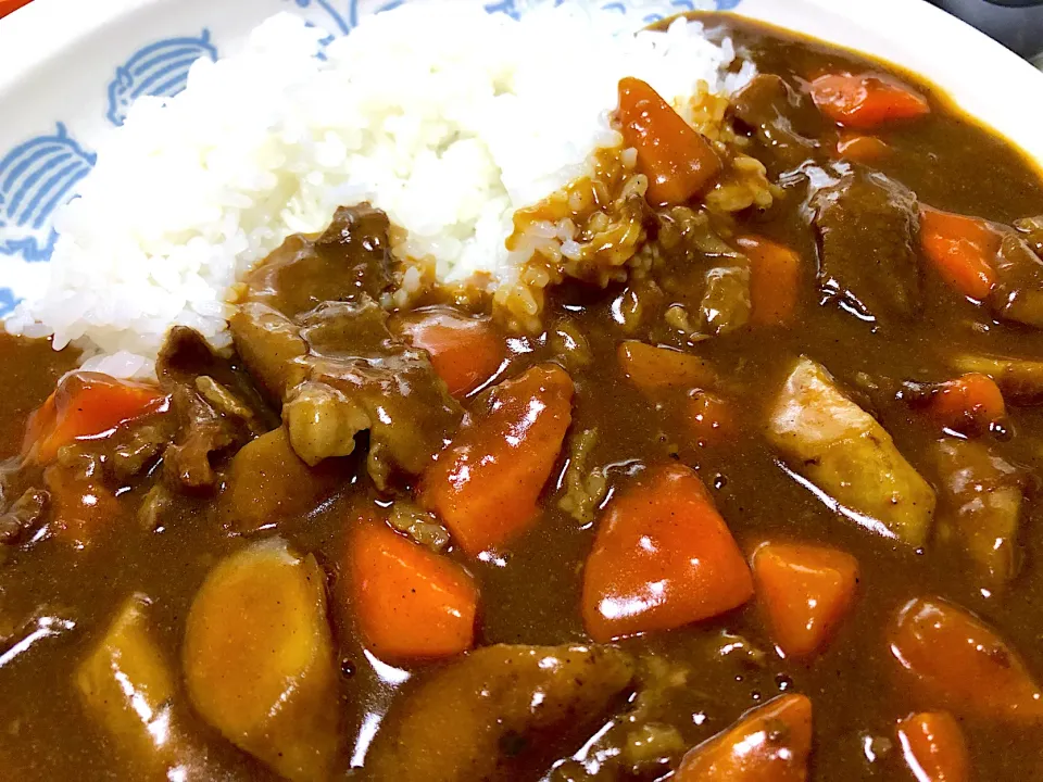 牛スジと根菜の辛口カレー🍛|buhizouさん