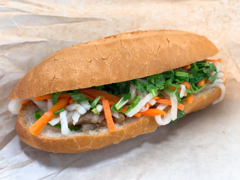 Snapdishの料理写真:豚肉レモングラス焼きバインミー BANH MI THIT HEO|chan mitsuさん