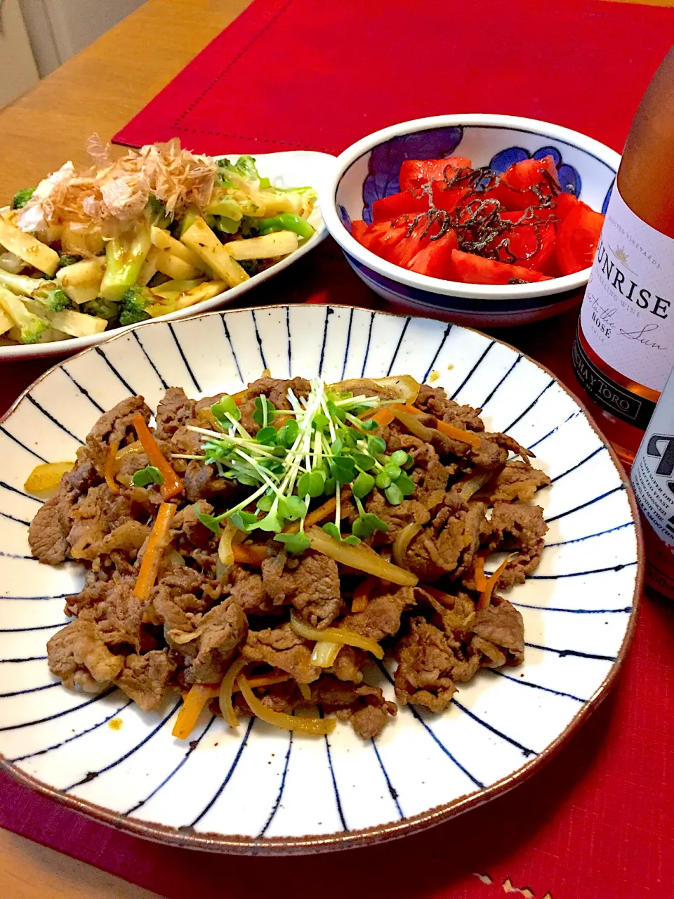 牛肉のカレー炒め🐮ブロッコリーと長芋のおかか醤油🍀トマト塩昆布🍅|おかちさん