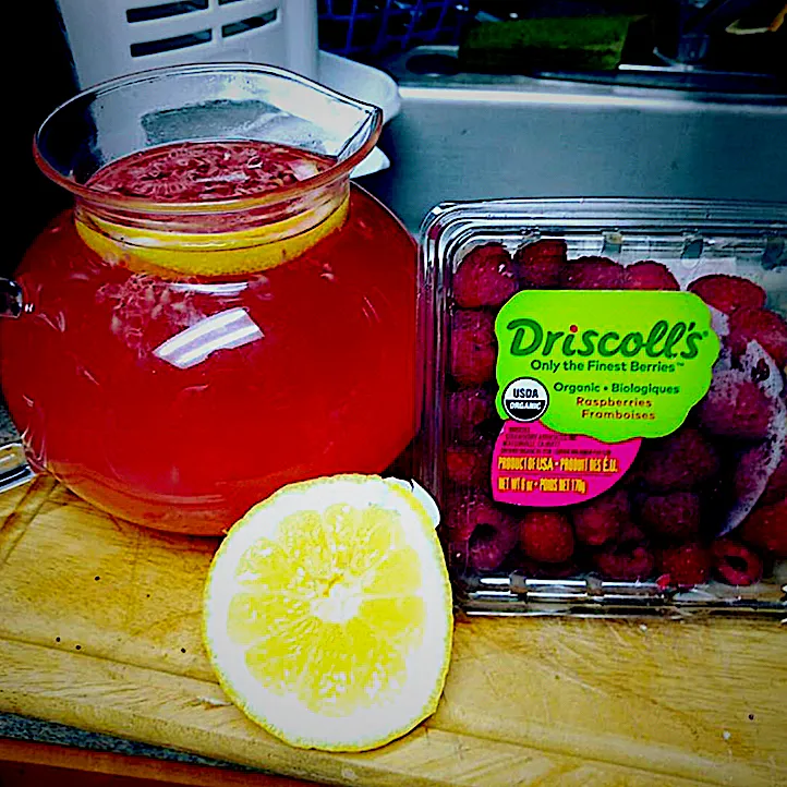 Fresh Raspberry Lemon Water|Michaels Culinary Adventuresさん