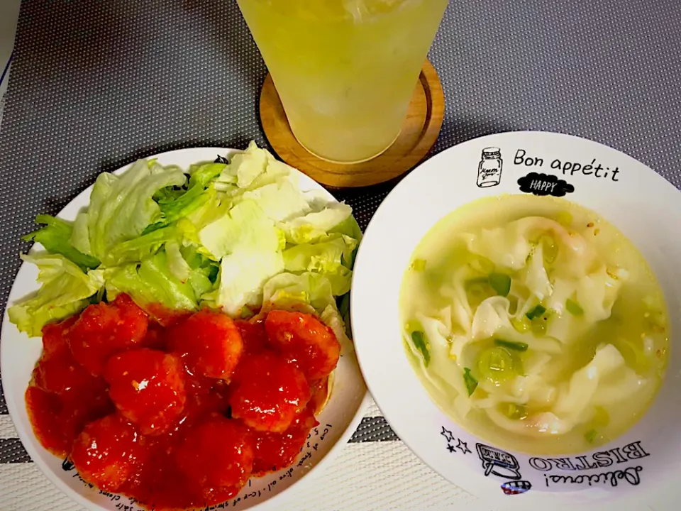 Snapdishの料理写真:エビチリ＆雲呑スープ♡|ぽんさん