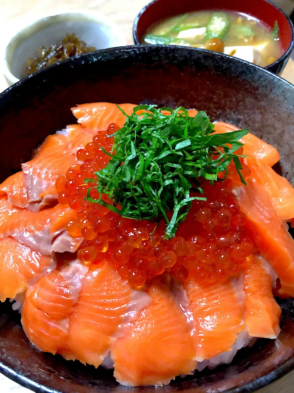 海鮮親子丼と具沢山の味噌汁|ミウトおかんさん