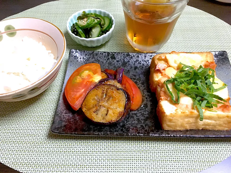 厚揚げ明太チーズ焼き、なすとトマトのケチャップ炒め、わかめときゅうりの酢の物|ちぐあささん