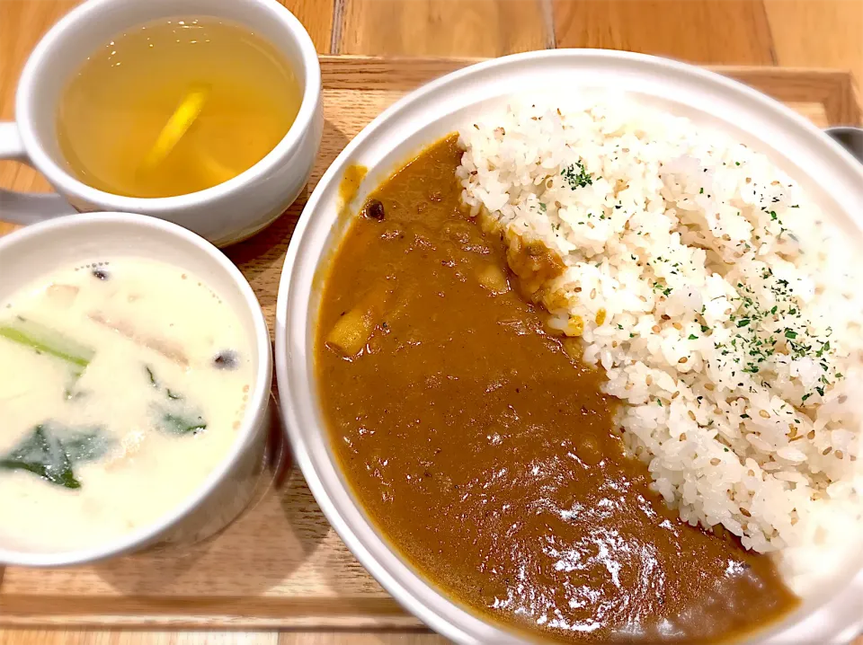 カレーライスとスープセット(牛挽肉ときのこのカレーと北海道産鮭と柚子のクリームスープと柚子ティー)|チカさん