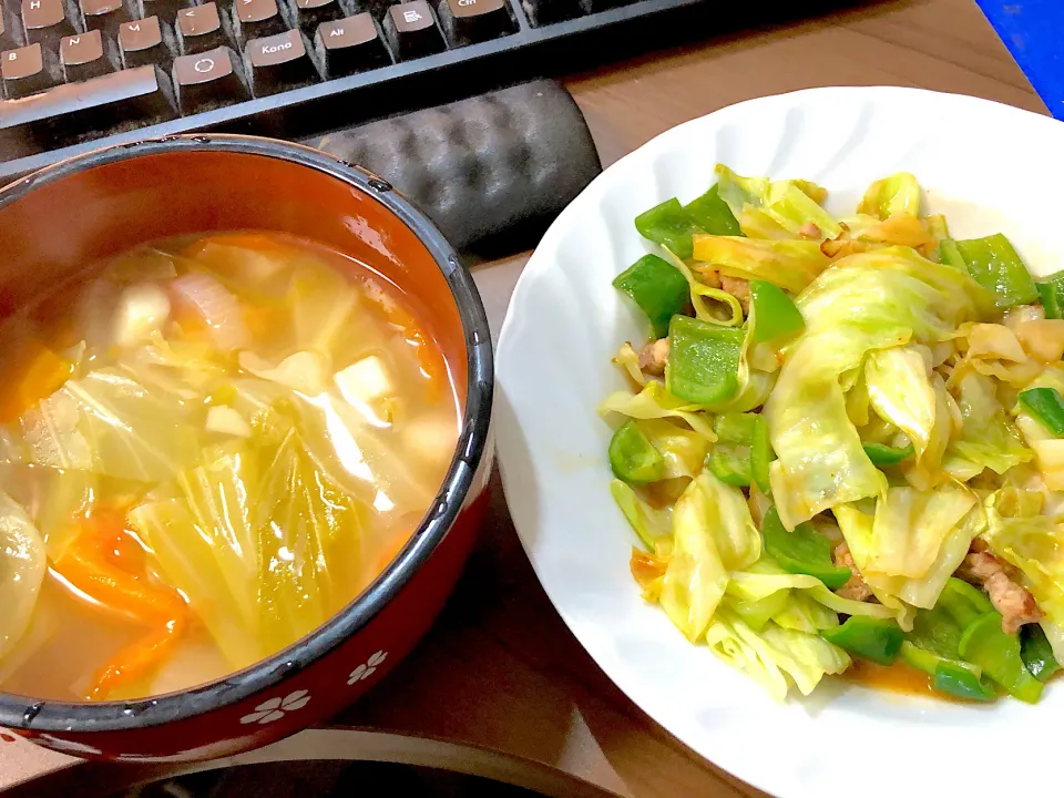 Snapdishの料理写真:回鍋肉・中華風キャベツの野菜スープ|a-parkさん