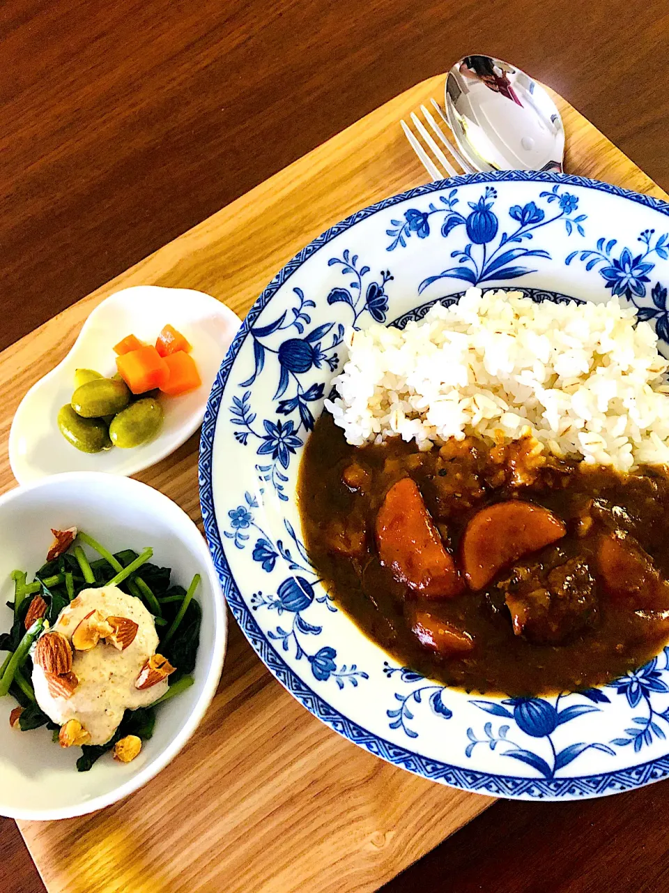 牛すじカレーとベビー小松菜のサラダで朝ごはん|Norikoさん