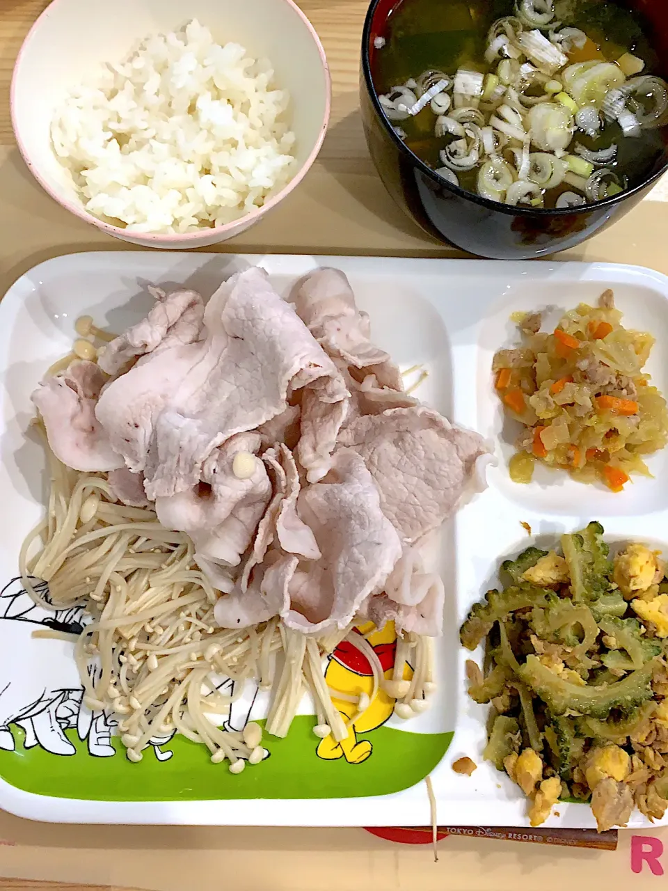 ・冷しゃぶ ・ゴーヤのツナ玉子炒め ・野菜の炒め煮 ・豆腐とワカメのお味噌汁|ぺろたんさん