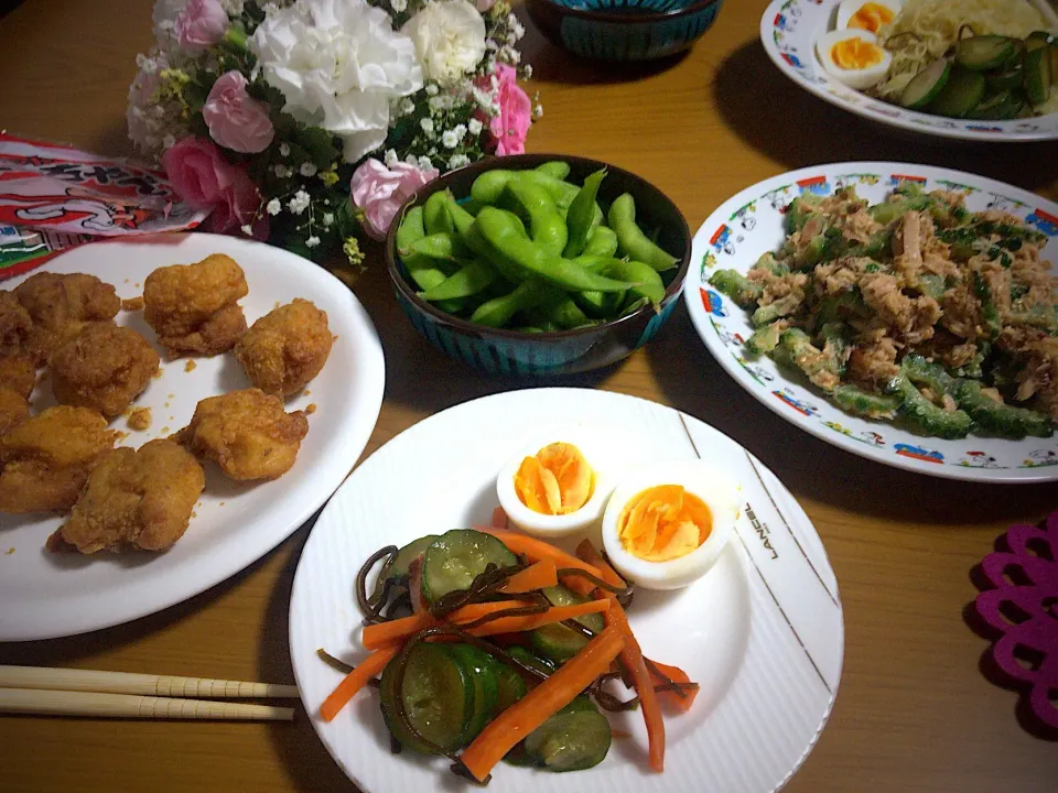 今日の男飯絆(･w･)おつまみ系
＊無限ゴーヤ
＊唐揚げ
＊枝豆
＊漬物
＊冷やし中華(自分は昨日の引き出物のふりかけご飯)
＊よっちゃん|ひーちゃんさん