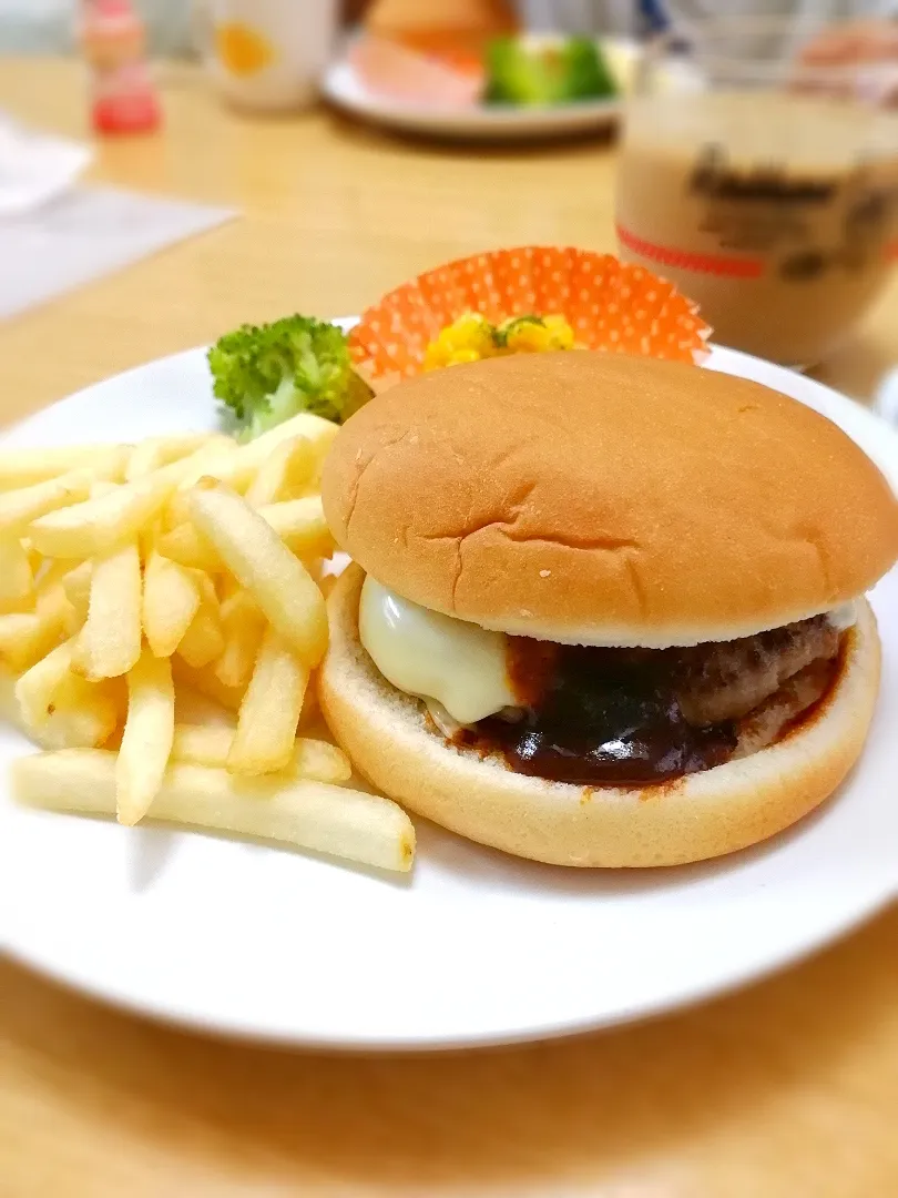 #あさごはん
#チーズバーガー
#手作りパティ|アコさん