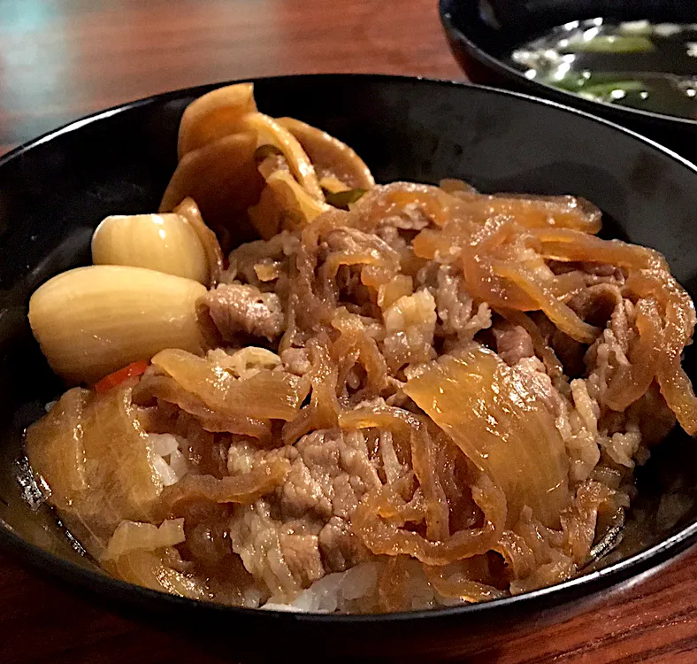 昼ごはん☀️☀️🔆 断酒126日目                        牛丼とスープ|ぽんたさん