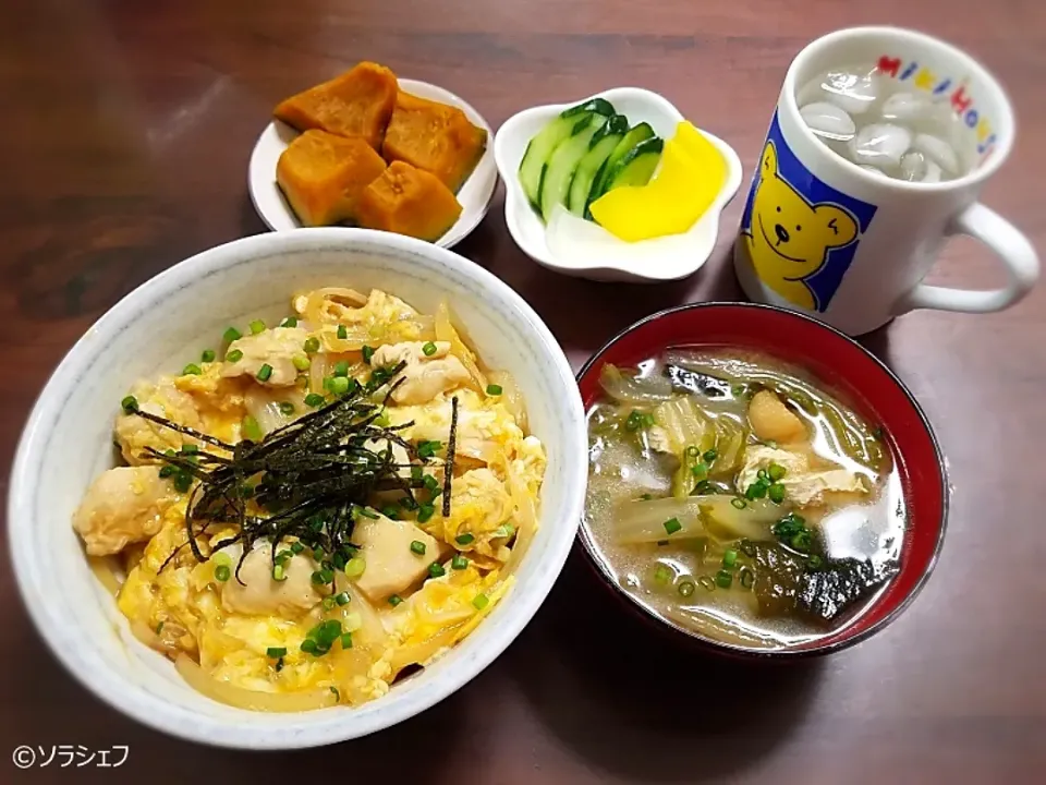 Snapdishの料理写真:今日の晩ご飯だよ(*^^*)
★親子丼
★かぼちゃの煮物
★きゅうりの浅漬けとたくあん
★白菜と油揚げの味噌汁|ソラシェフさん