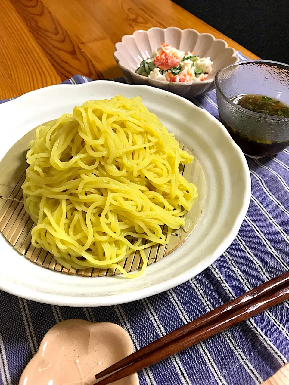 Snapdishの料理写真:ざるラーメン、カニカマときゅうりのからしマヨネーズ和え|sayaさん