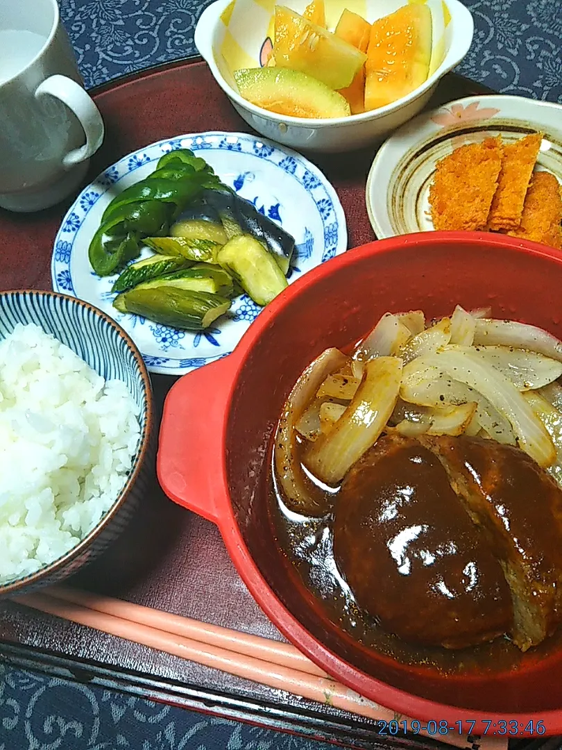 よねばーばの朝ごはん
冷凍ハンバーグ
島根県浜田の赤天
茄子きゅうり、ピーマンの糠漬け
プリンスメロン
ご飯、コーヒー|yoneばーばさん