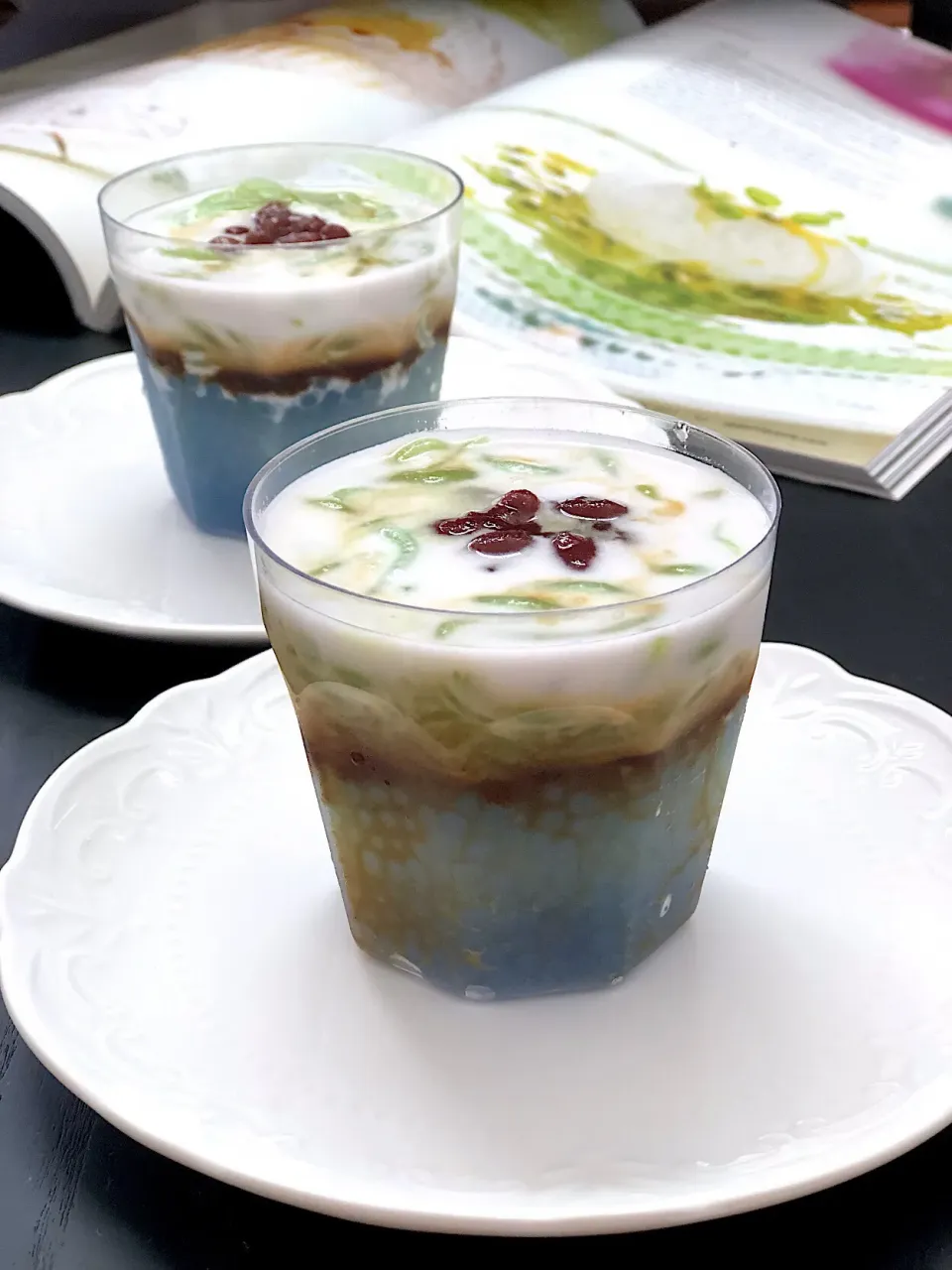 Blue pea flower sago pudding, red beans, chendol, coconut milk, gula melaka syrup|12Dragonさん