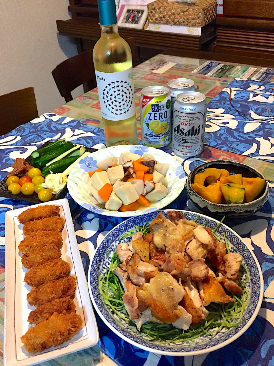 山賊焼 カキフライ 煮物
いただきまぁす🍻🍾|Emiさん