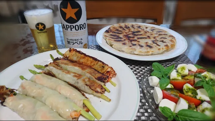 餃子
棒餃子(アスパラ＆🦐)
トマト🍅モッツァレラチーズ🌱
🍺|bisenさん