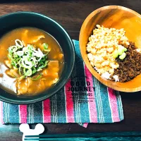 カレーうどんとそぼろ丼|わかぞうさん