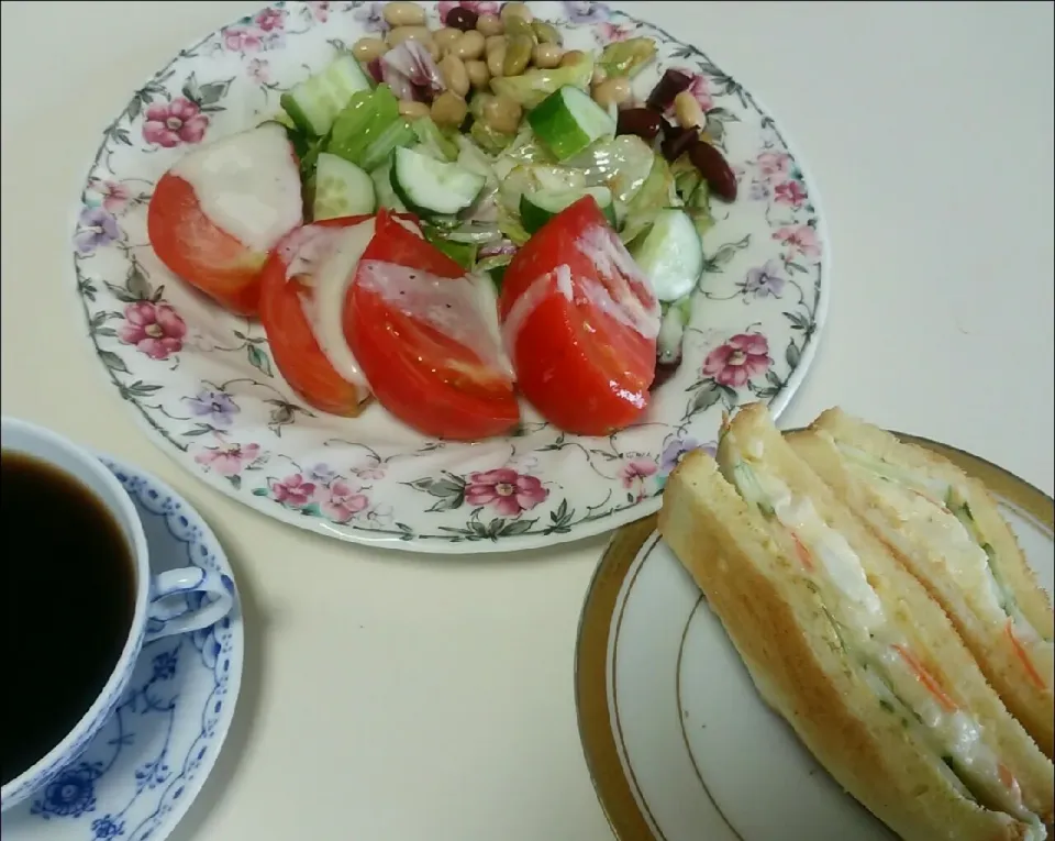 サラダもりもり♦ポテトサンド
#モーニング
#おうちカフェ|Sammyさん