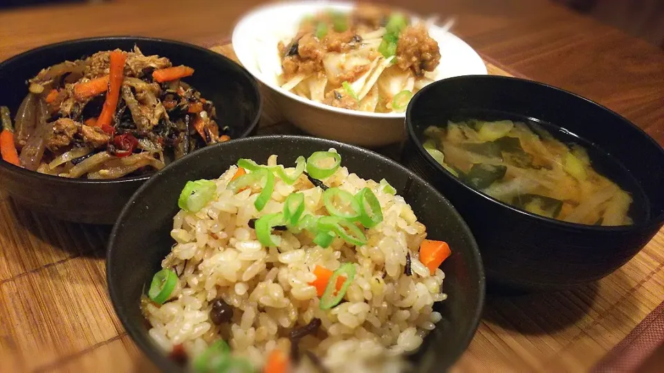 Snapdishの料理写真:鯖味噌🥫定食～
の晩ごはん✨|kaz(*･ω･)さん