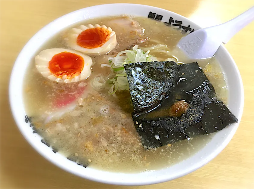 創作の塩ラーメン。佐野ラーメンなので基本は醤油ですが、塩もまた深みがあって美味しいです(^o^)/|リフルシャッフルさん