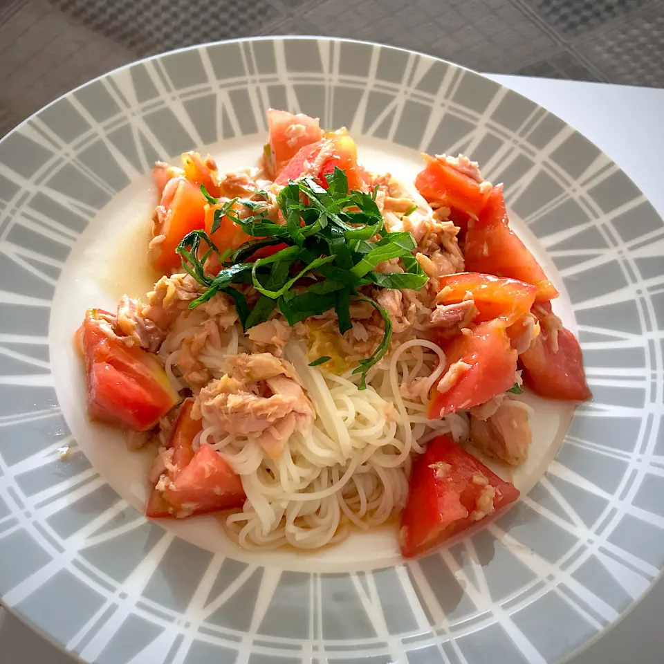 ツナとトマトのさっぱりそうめん🍅|りさこさん