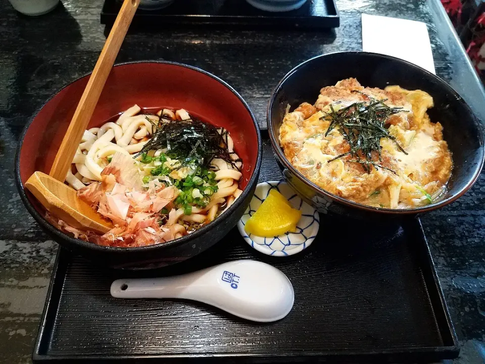 トトロの居てるうどん屋😋|masaki .fさん