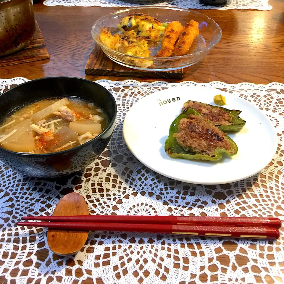 Snapdishの料理写真:ピーマンの肉詰め、豚汁、かき揚げと海老フライ|yakinasuさん