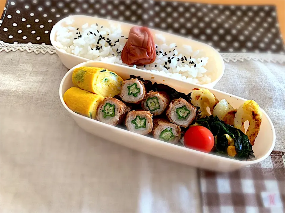 オクラ肉巻き🐖🌀卵焼き🍳竹輪カレー揚げ😋ほうれん草コーン🌽🍅🍚|あやこさん