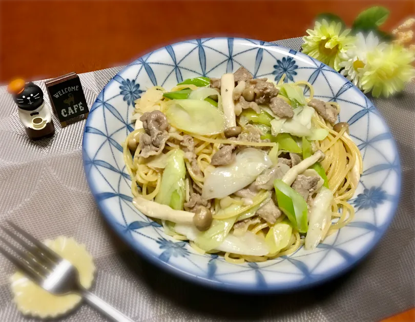 Snapdishの料理写真:和風ネギと豚肉のパスタ🍝|バシュランさん