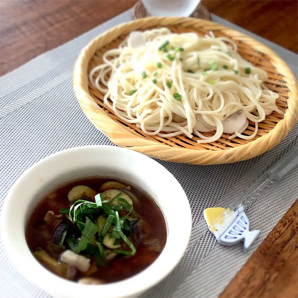 Snapdishの料理写真:五島うどん／豚こまとなすのつけだれ|𓇼 Ⓢ Ⓗ Ⓘ Ⓝ Ⓞ Ⓑ Ⓤ 𓇼さん