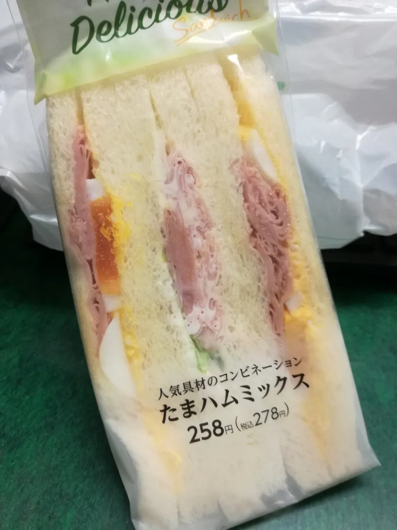 お昼は、ファミマ🍞|Kojiさん