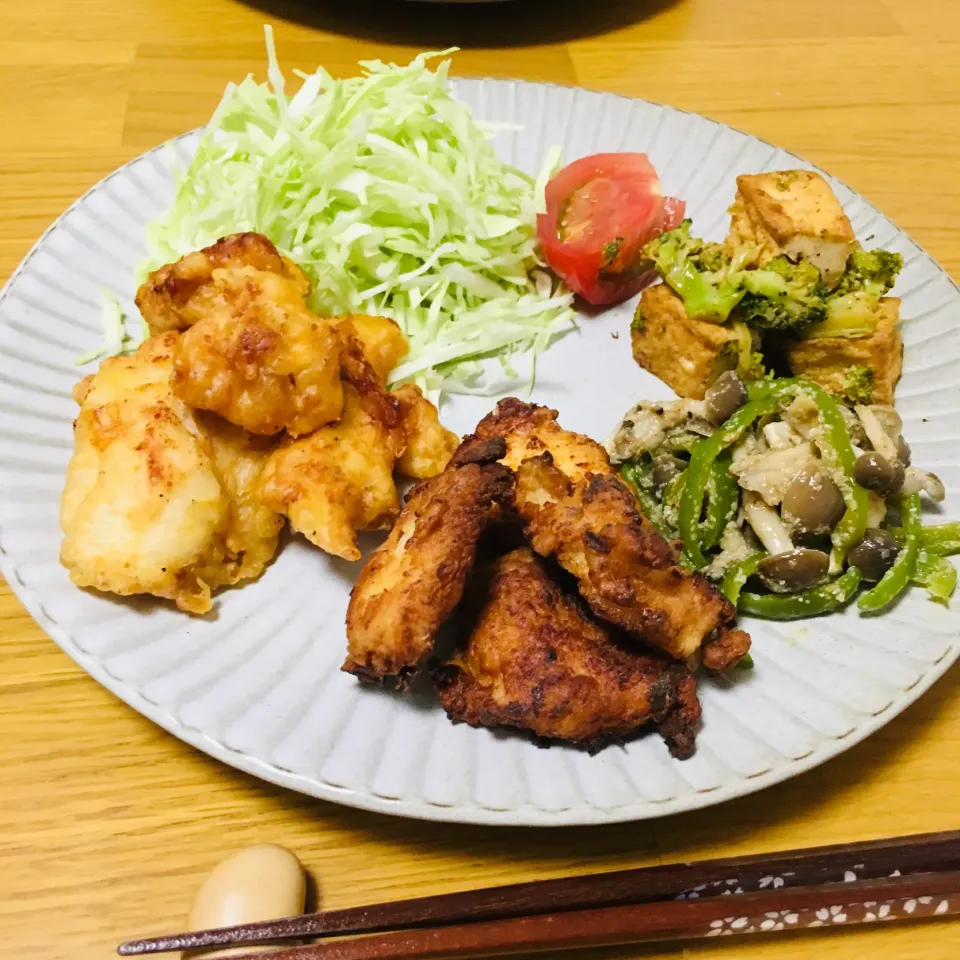 Snapdishの料理写真:唐揚げ2種盛！柚子胡椒と塩麹|りりさん