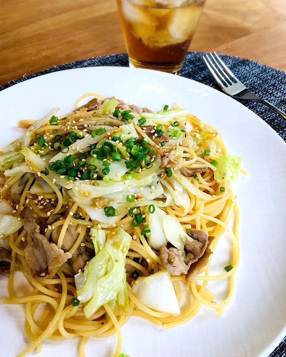 今日のお家で子ども達とランチは                豚肉とキャベツの和風パスタ✨|ミッチ☆ママさん