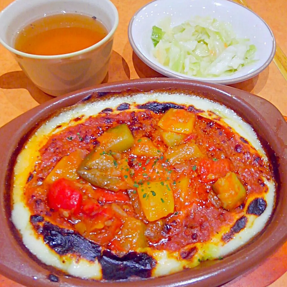 サイゼリヤで🍅彩り野菜のミラノ風ドリア　ワンコインランチ|うたかた。さん