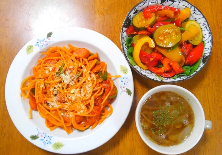 ７月３１日　ナポリタン　パプリカとズッキーニのマリネサラダ　玉ねぎスープ|いもこ。さん