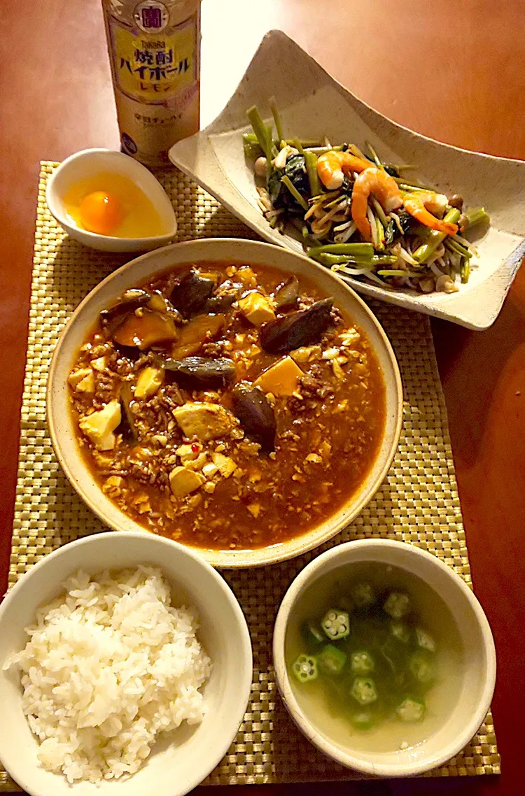 Snapdishの料理写真:Today's Dinner🍴麻婆茄子豆腐･空芯菜としめじと海老の塩だれ炒め･白飯･卵黄･ｵｸﾗとめかぶの中華ｽｰﾌﾟ|🌈Ami🍻さん