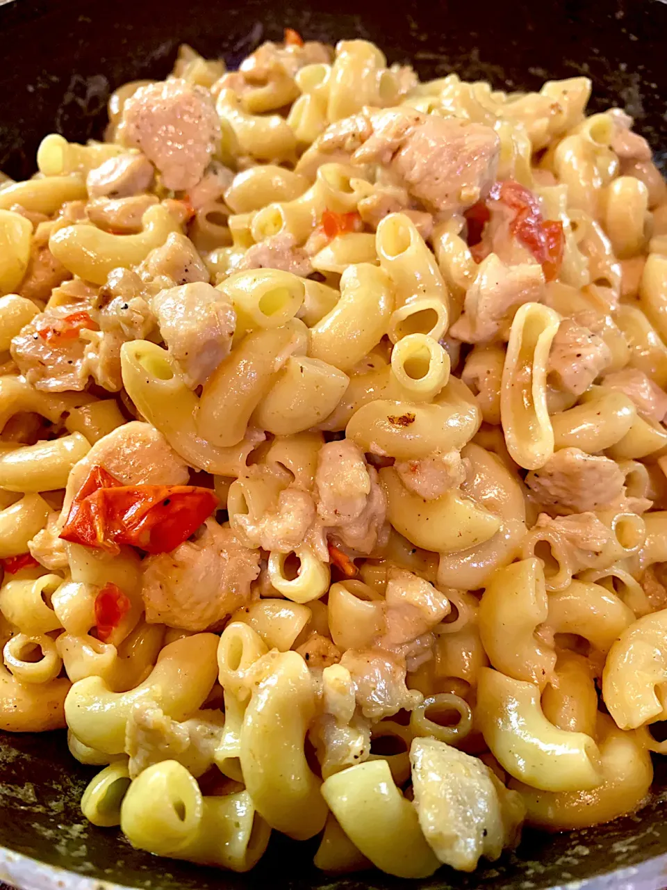 Sun-Dried Tomato Chicken Pasta|Alma's Home Kitchenさん