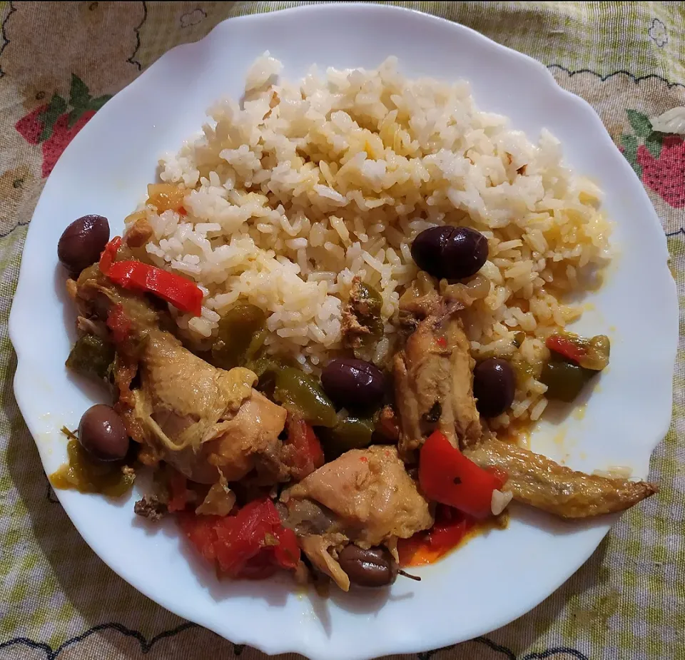 Snapdishの料理写真:Frango com pimentos
Chicken with peppers|Tânia Marçalさん